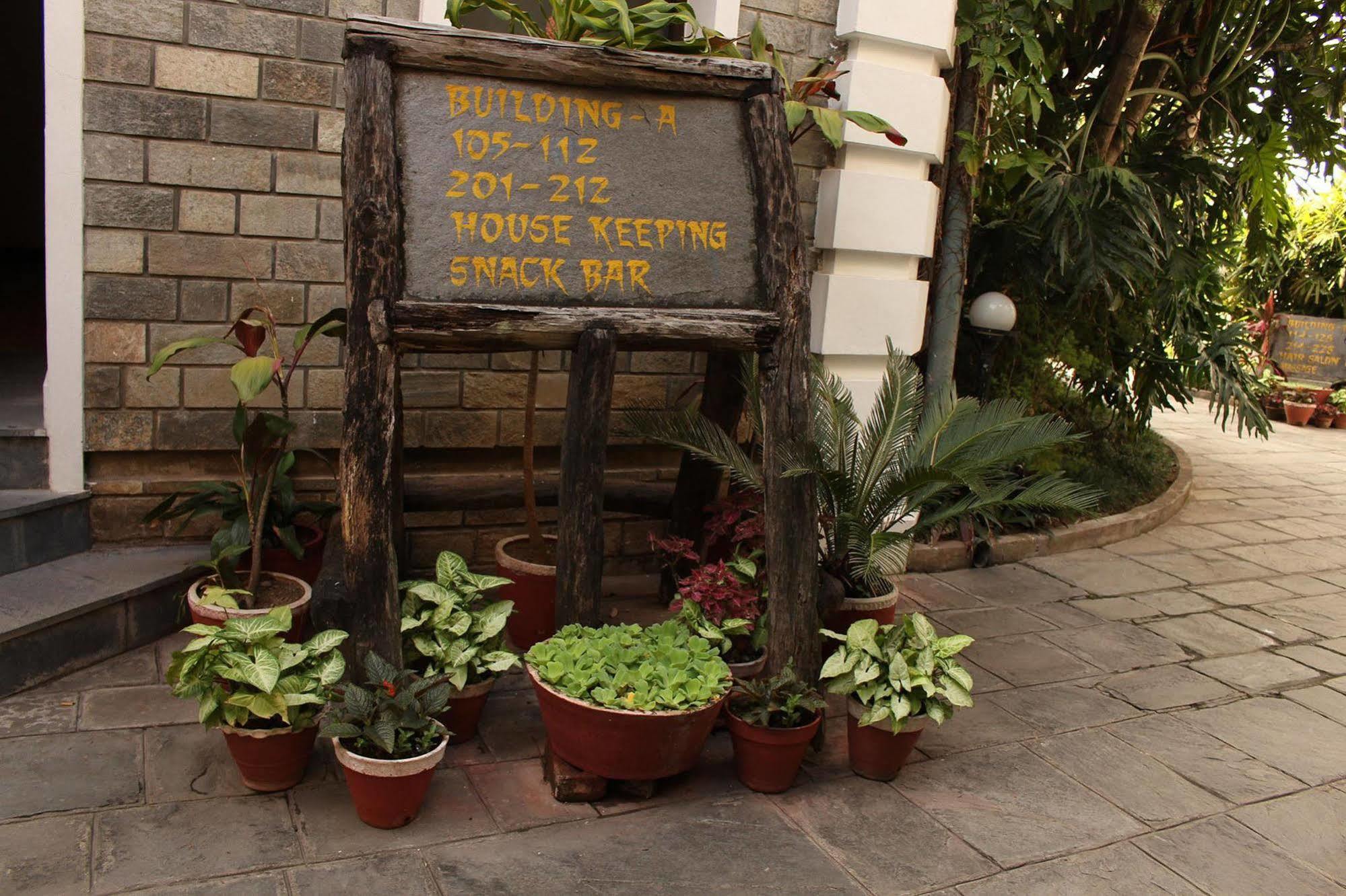 Trek-O-Tel Hotel Pokhara Exterior foto